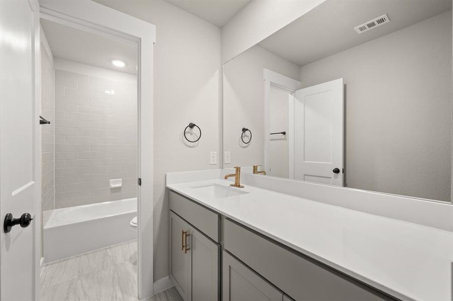 6913 Freight Train- Bathroom-2