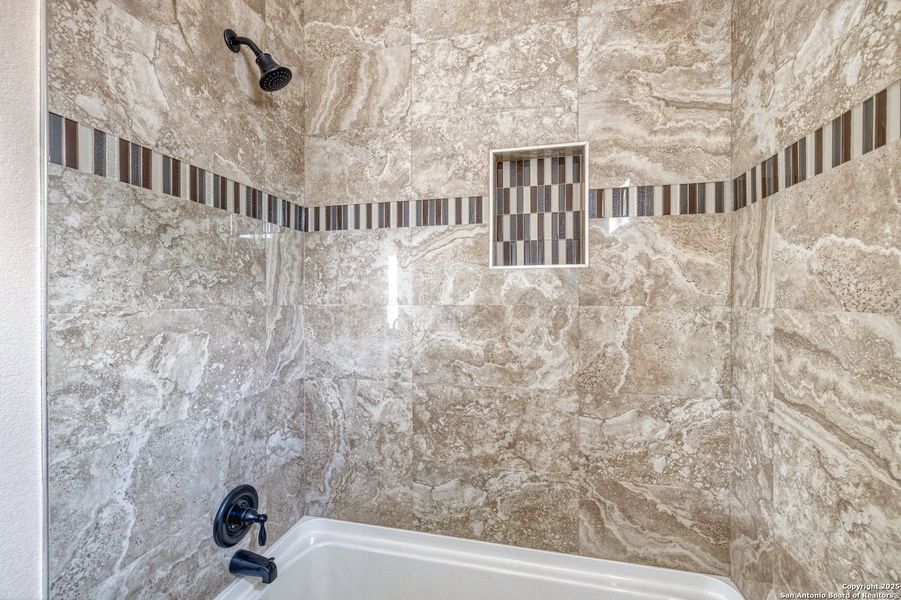 Spacious, unfurnished interior of a new home in , Uvalde (Image 15).