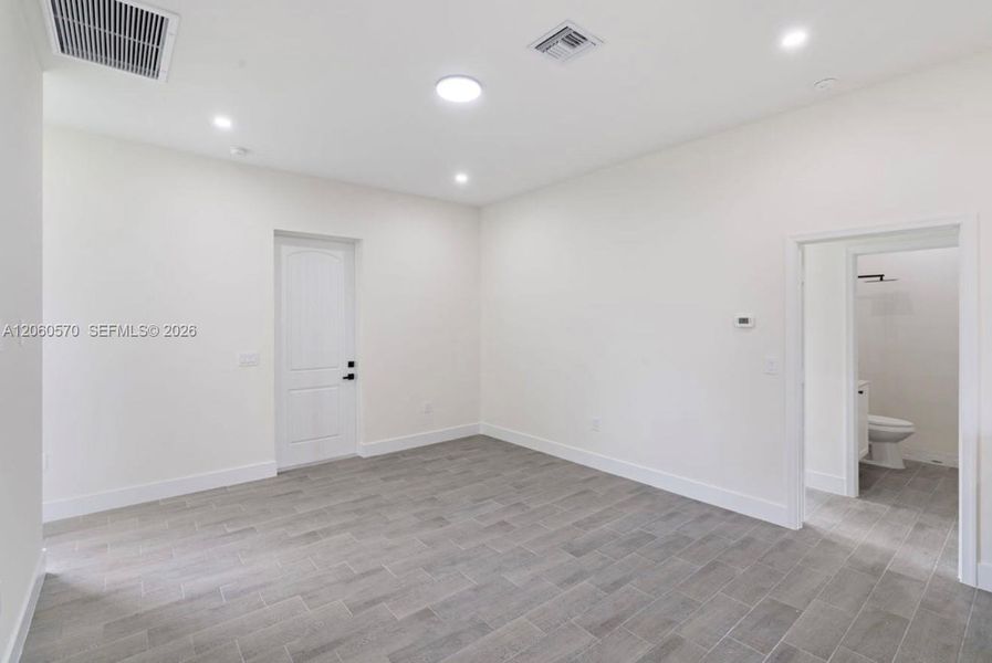 Spacious, unfurnished interior of a new home in , Lehigh Acres (Image 21).