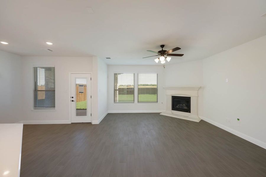 Spacious, unfurnished interior of a new home in Las Lomas, Forney (Image 12). Spacious, unfurnished interior of a new home in Las Lomas, Forney (Image 12).