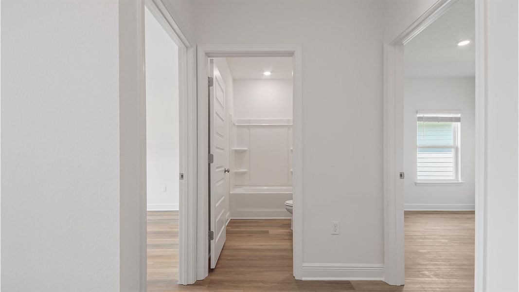 Spacious, unfurnished interior of a new home in Caballeros Estates At Hombre, Panama City Beach (Image 26).