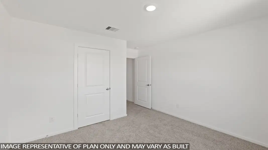 Spacious, unfurnished interior of a new home in Lexington Heights, Willis (Image 27).