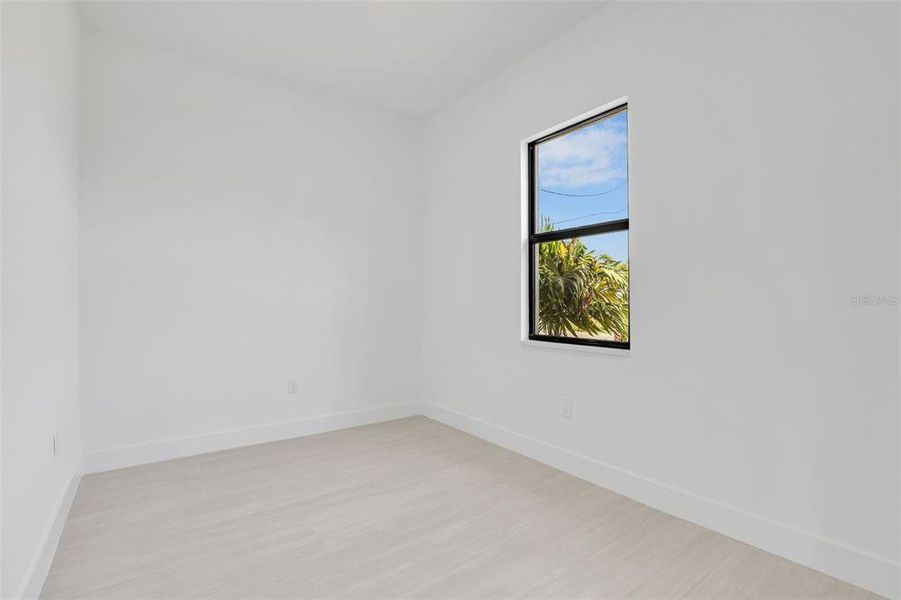 Spacious, unfurnished interior of a new home in , Cape Coral (Image 41).