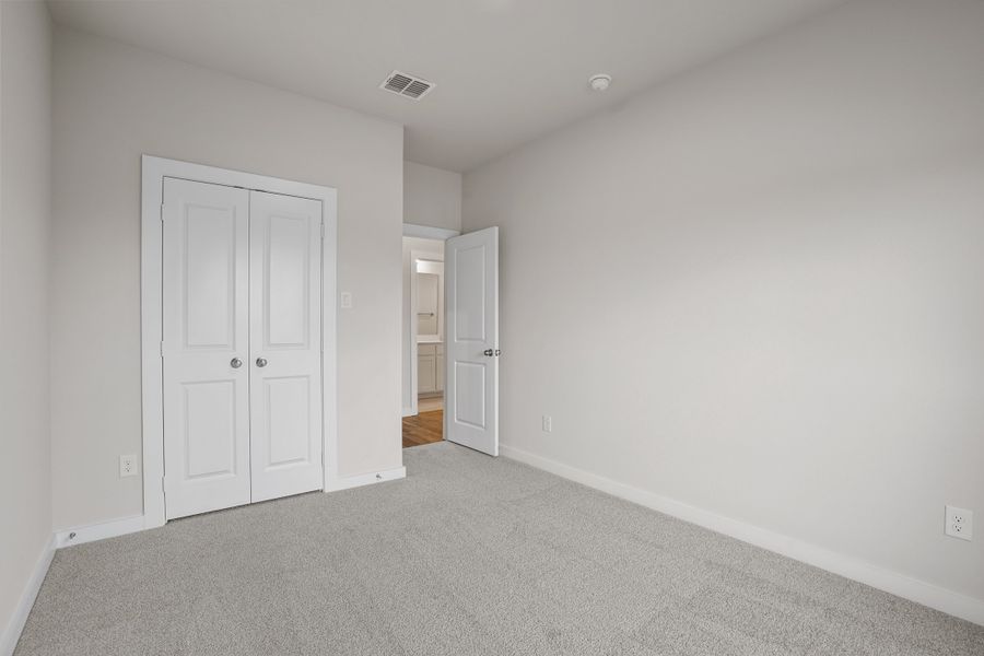 Representative unfurnished interior of a home built from the Waterford III by Cheldan Homes in Stoneview, Glen Rose (Image 41).