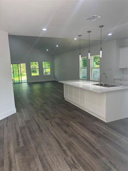 Spacious, unfurnished interior of a new home in , Houston (Image 13).