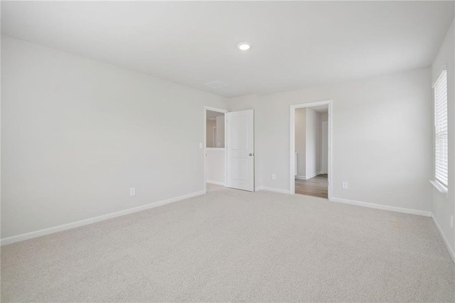 Spacious, unfurnished interior of a new home in Northwoods at Mirror Lake, Villa Rica (Image 32).
