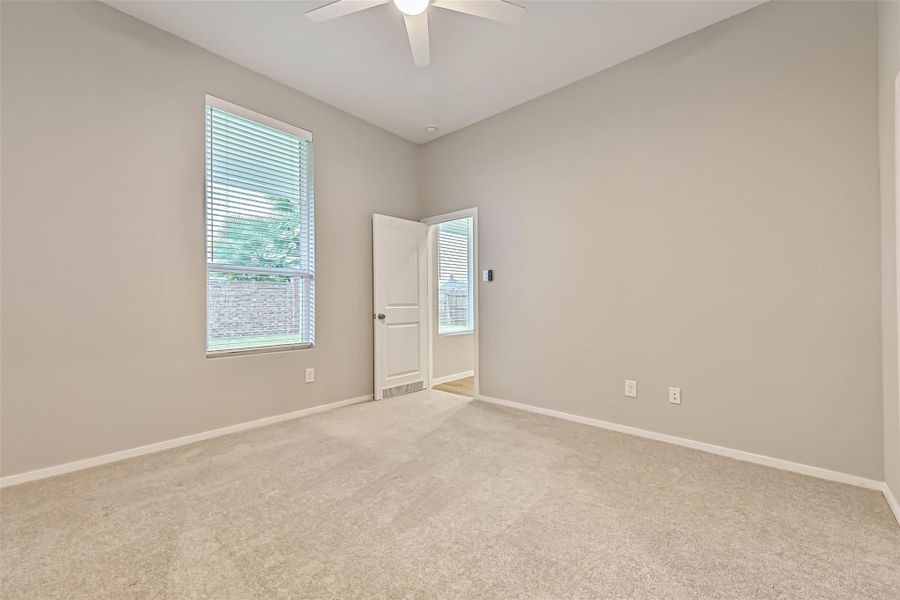 Spacious, unfurnished interior of a new home in Lago Mar, Texas City (Image 38).