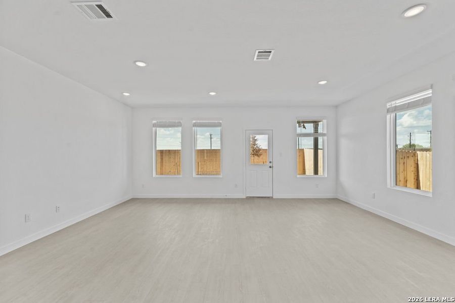 Spacious, unfurnished interior of a new home in Grace Gardens, San Antonio (Image 20). Spacious, unfurnished interior of a new home in Grace Gardens, San Antonio (Image 20).