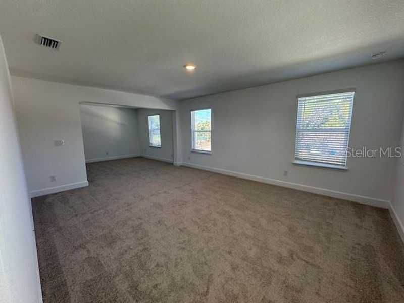 Spacious, unfurnished interior of a new home in Harrell Oaks, Orlando (Image 9).