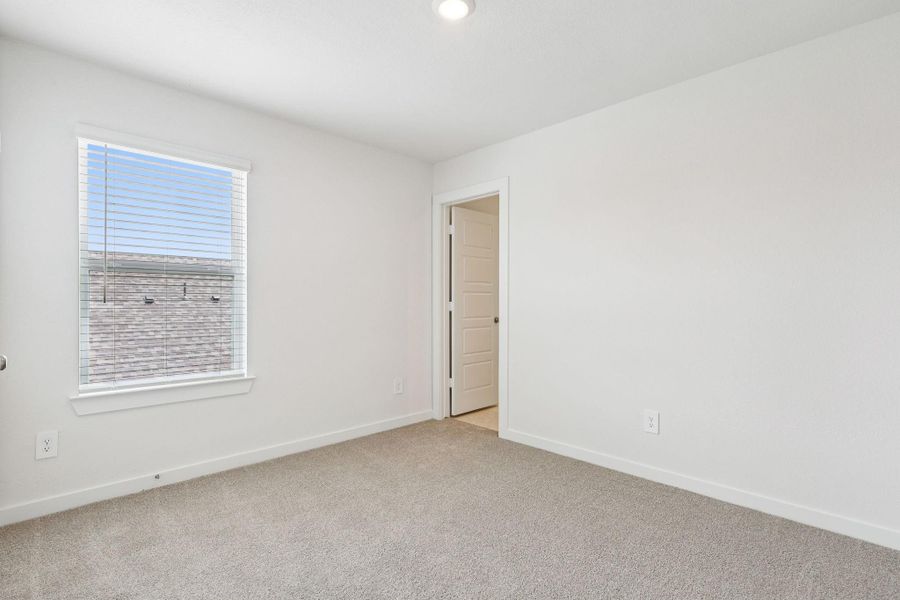 Spacious, unfurnished interior of a new home in Southwinds, Baytown (Image 23).