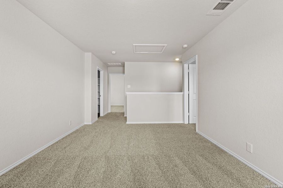 Spacious, unfurnished interior of a new home in Redbird Ranch, San Antonio (Image 18).