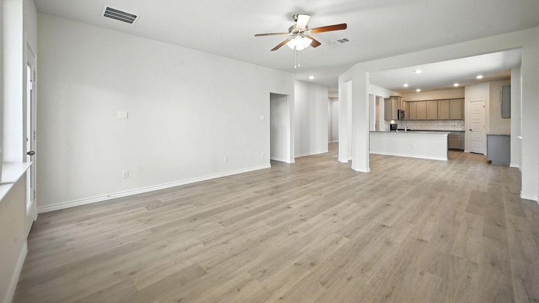 Representative unfurnished interior of a home built from the Tanzanite by D.R. Horton in Bel Air Village, Sherman (Image 9).