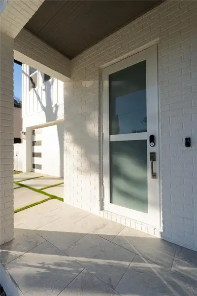 Exterior details and patio area of a home in , Tampa (Image 3).