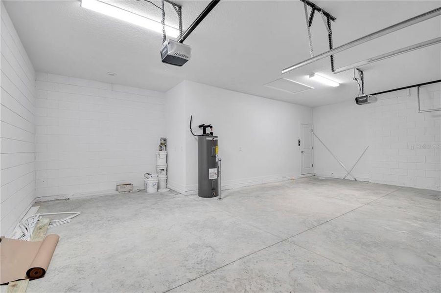 Spacious, unfurnished interior of a new home in , Ocala (Image 34).