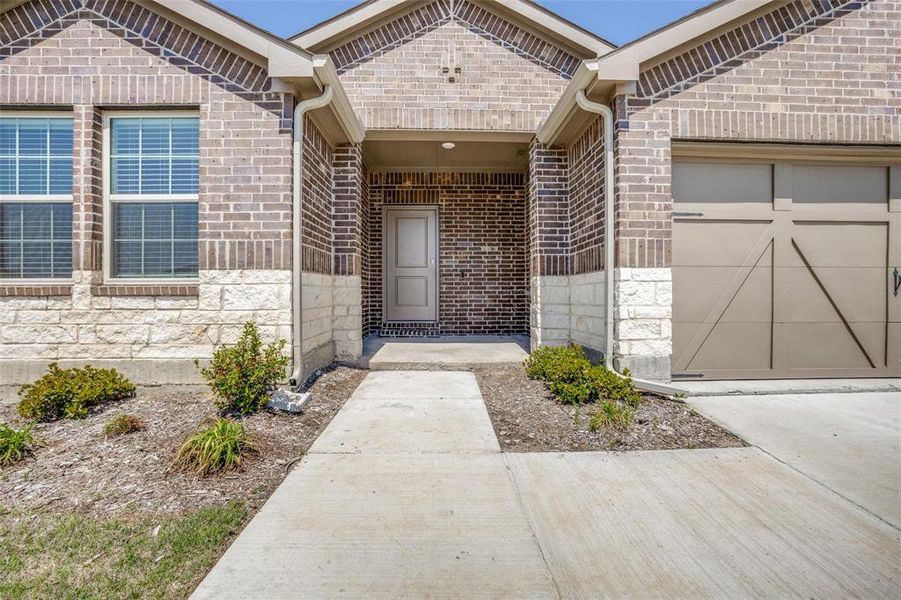 Exterior details and patio area of a home in , Crandall (Image 3).