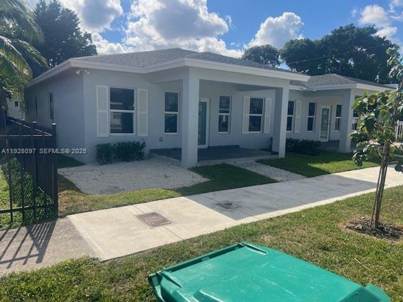 Exterior details and patio area of a home in , Miami (Image 17).