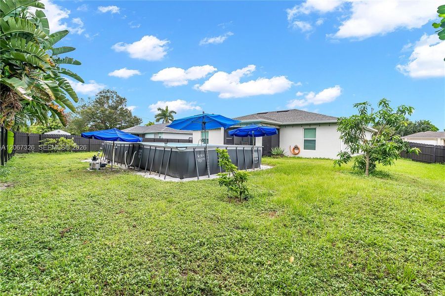 Exterior details and patio area of a home in , Cape Coral (Image 21).