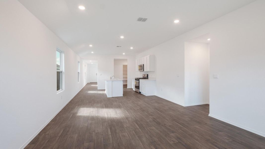 Spacious, unfurnished interior of a new home in Durango, Mustang Ridge (Image 17).