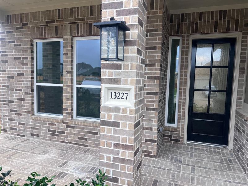 Exterior details and patio area of a home in Wood Leaf Reserve, Tomball (Image 4).