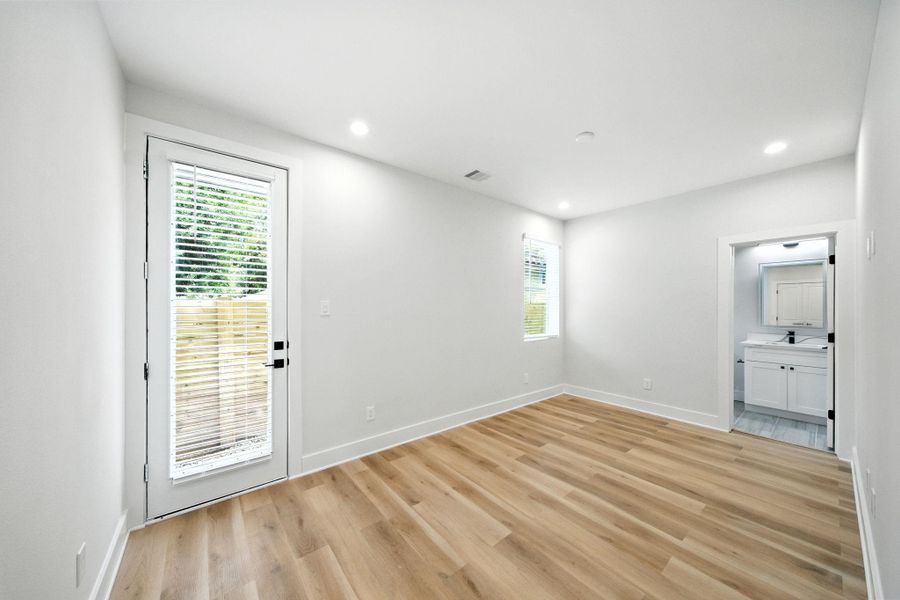 Spacious, unfurnished interior of a new home in Bauer Crossing, Houston (Image 14). Spacious, unfurnished interior of a new home in Bauer Crossing, Houston (Image 14).