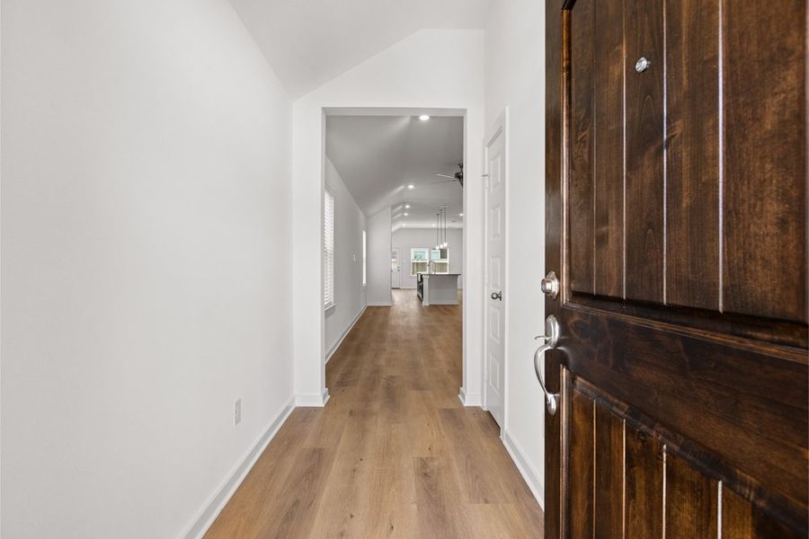 Spacious, unfurnished interior of a new home in Glendale Lakes, Rosharon (Image 7).