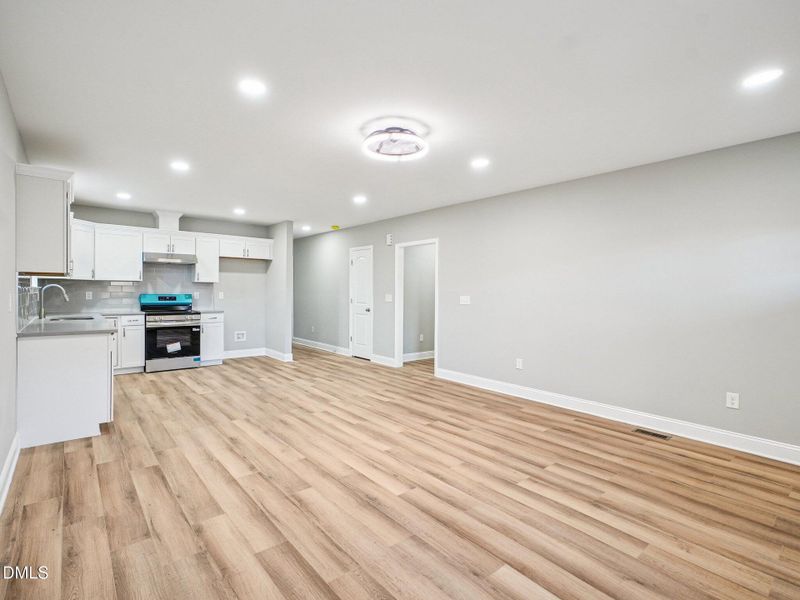 7-web-or-mls-Ridley St-S1211-007