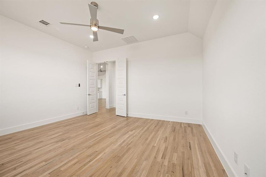 Spacious, unfurnished interior of a new home in Settlers Glen, New Fairview (Image 16).