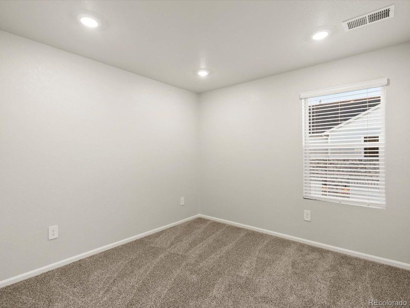 Spacious, unfurnished interior of a new home in , Aurora (Image 19).