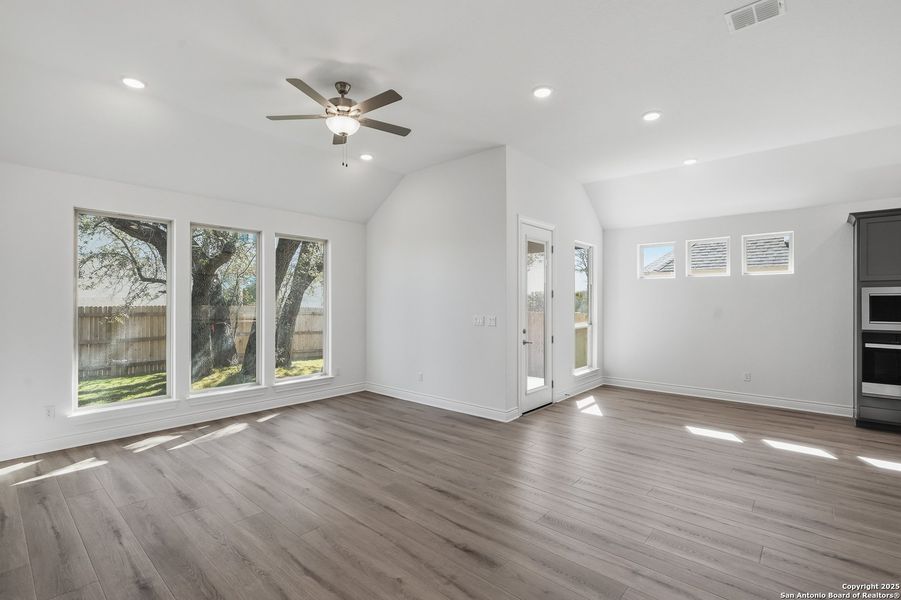 Spacious, unfurnished interior of a new home in Bison Ridge, San Antonio (Image 30). Spacious, unfurnished interior of a new home in Bison Ridge, San Antonio (Image 30).