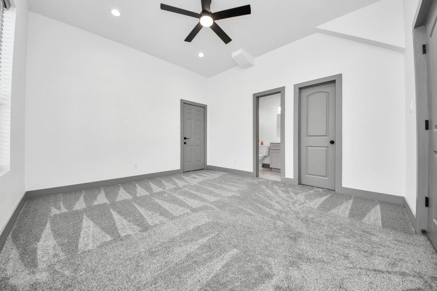 Spacious, unfurnished interior of a new home in , Houston (Image 33).
