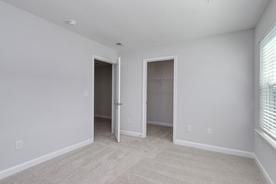 Spacious, unfurnished interior of a new home in Arcadia, Myrtle Beach (Image 37).