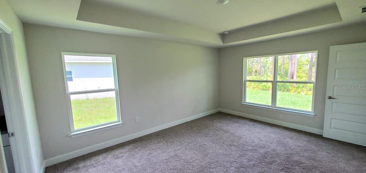 Spacious, unfurnished interior of a new home in Port Charlotte, Port Charlotte (Image 6).