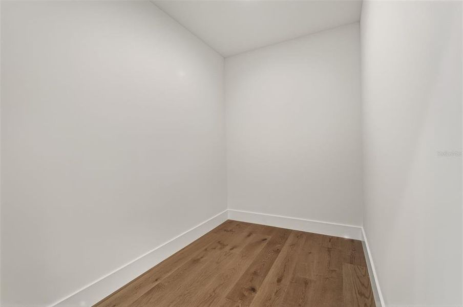 Spacious, unfurnished interior of a new home in , St. Petersburg (Image 51).