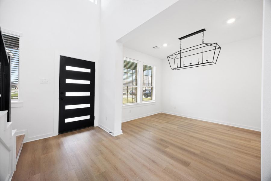 Spacious, unfurnished interior of a new home in Kendall Lakes, Alvin (Image 24).