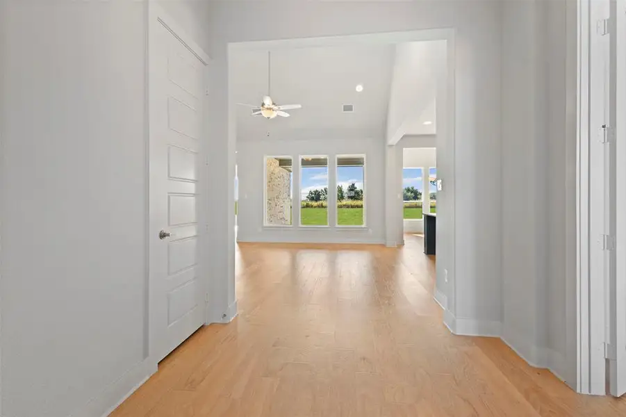 Spacious, unfurnished interior of a new home in Levante - 1 Acre Lots, Waxahachie (Image 11). Spacious, unfurnished interior of a new home in Levante - 1 Acre Lots, Waxahachie (Image 11).