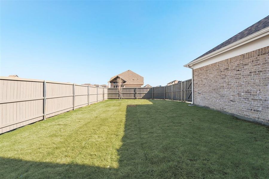 Exterior details and patio area of a home in Prairie Ridge, Midlothian (Image 2).
