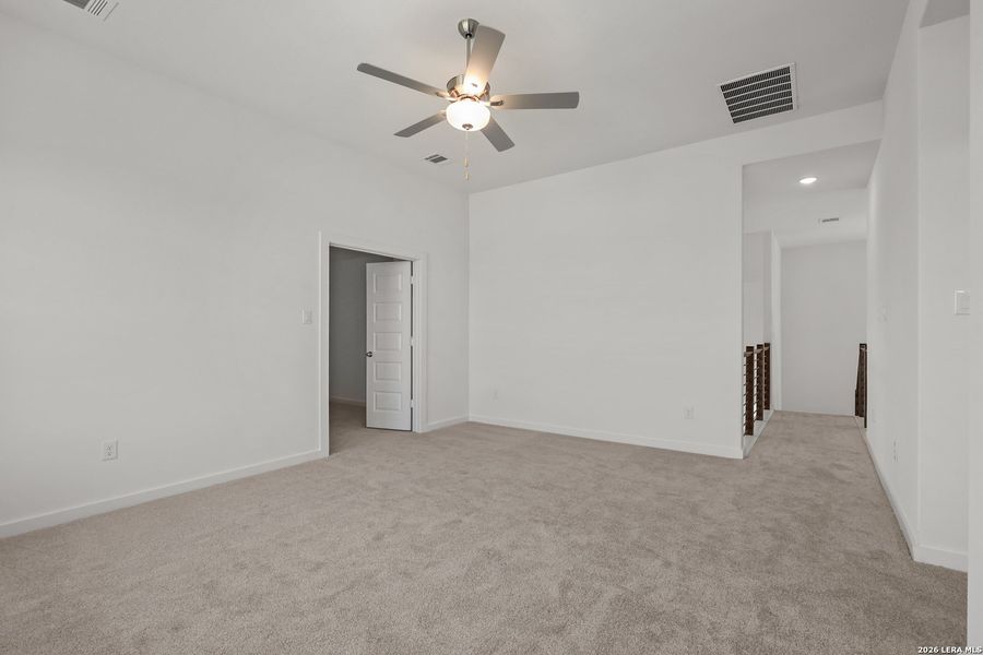 Spacious, unfurnished interior of a new home in Buffalo Crossing, Cibolo (Image 40).