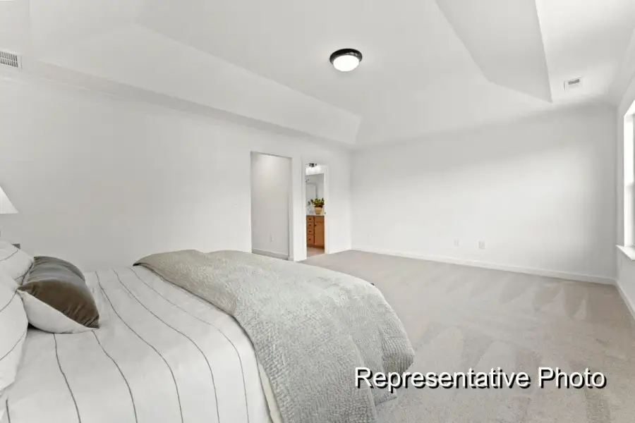 Spacious, unfurnished interior of a new home in White Oak Creek Crossing, Angier (Image 17).