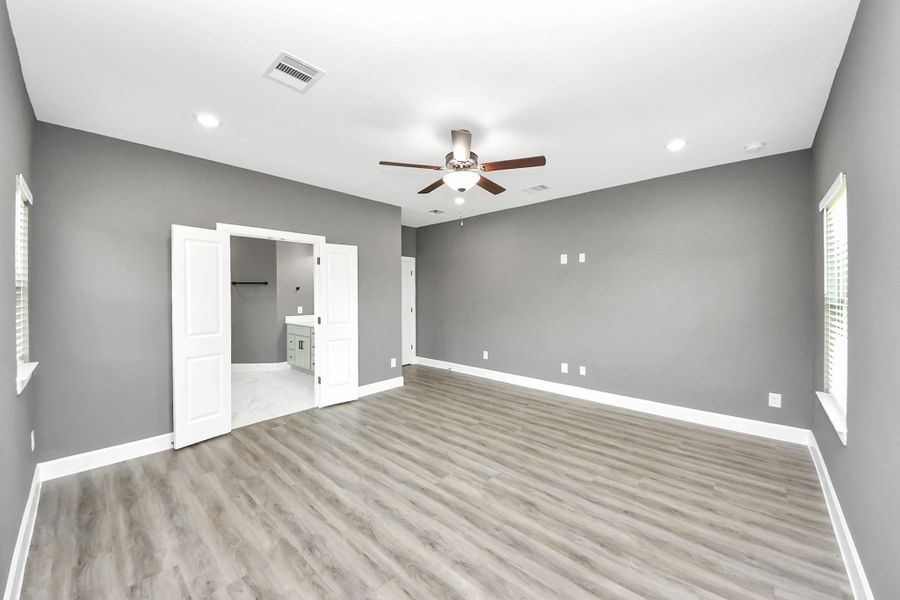 Spacious, unfurnished interior of a new home in , Waller (Image 36).