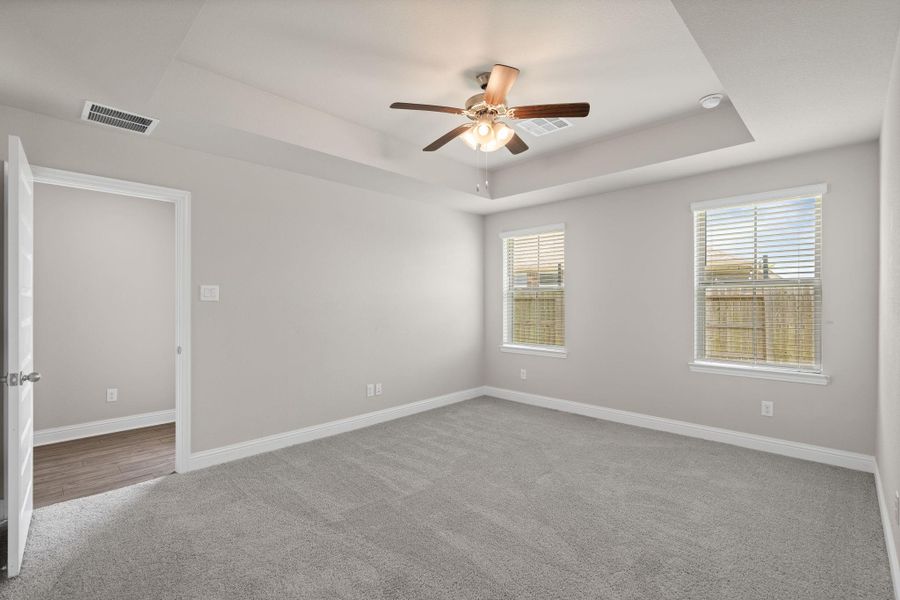 Spacious, unfurnished interior of a new home in Sunterra, Katy (Image 26).