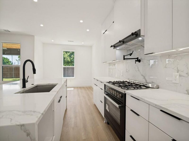 Furnished interior view inside a new home in , Terrell (Image 9).