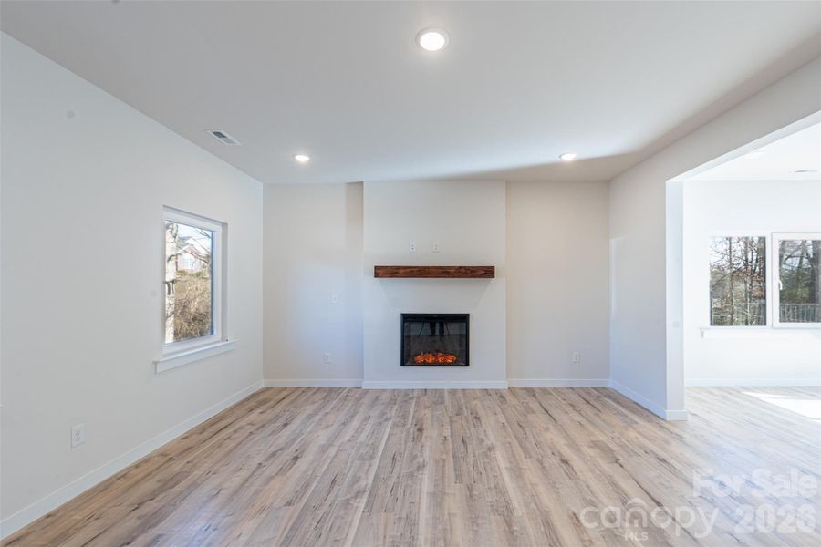 Spacious, unfurnished interior of a new home in , Hickory (Image 16).