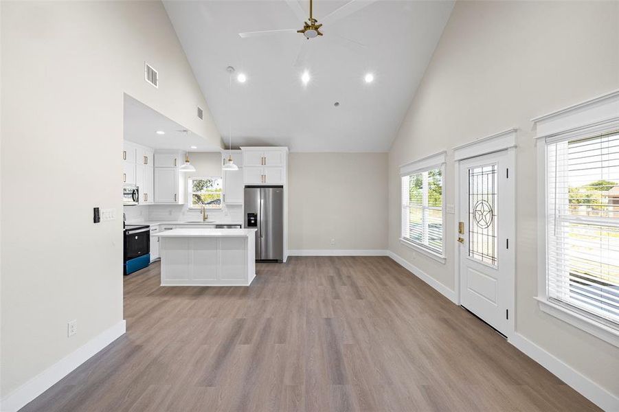 Kitchen with full appliances