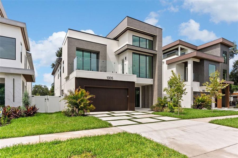 Front exterior of a new home in , Tampa, FL, highlighting curb appeal (Image 25).