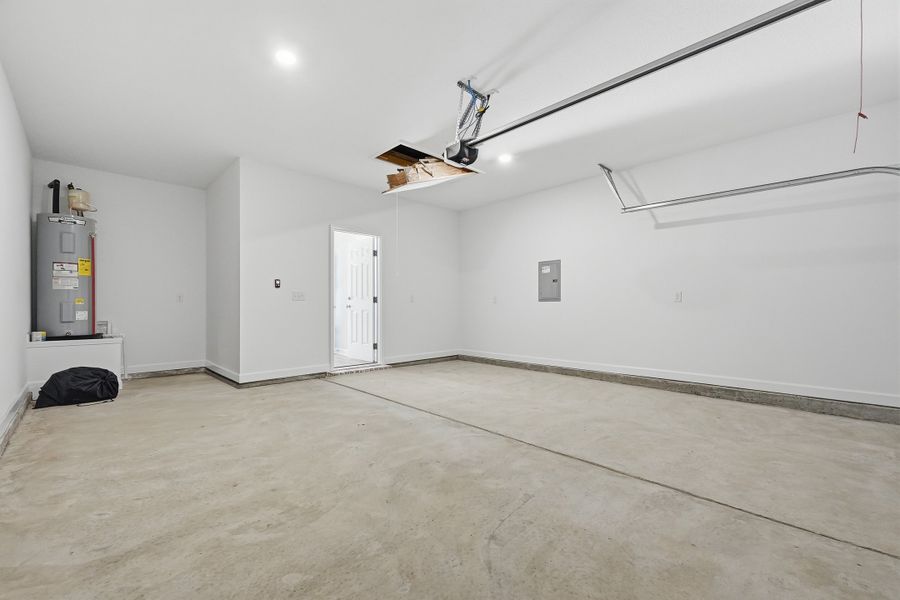 Spacious, unfurnished interior of a new home in McCarthy Estates, Defuniak Springs (Image 17).
