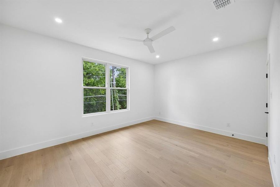 Spacious, unfurnished interior of a new home in , Dallas (Image 24).