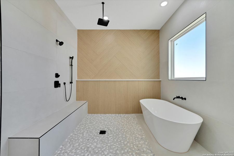 Furnished interior view inside a new home in , La Vernia (Image 14).