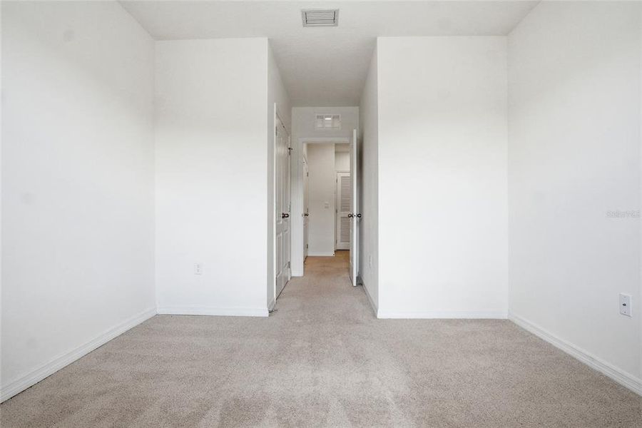 Spacious, unfurnished interior of a new home in , Davenport (Image 19).