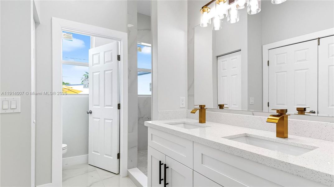 Master Bathroom Master Bathroom