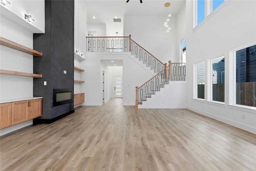 Spacious, unfurnished interior of a new home in , Dallas (Image 14).